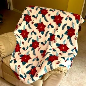 NWT Holiday fleece throw blanket featuring poinsettias, from Colormate